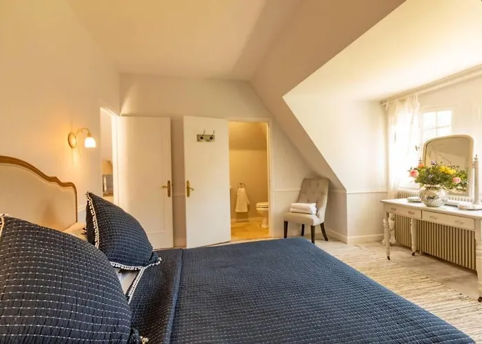 Quiet 50\'S Cottage - 12 P. - Private Park & Pool