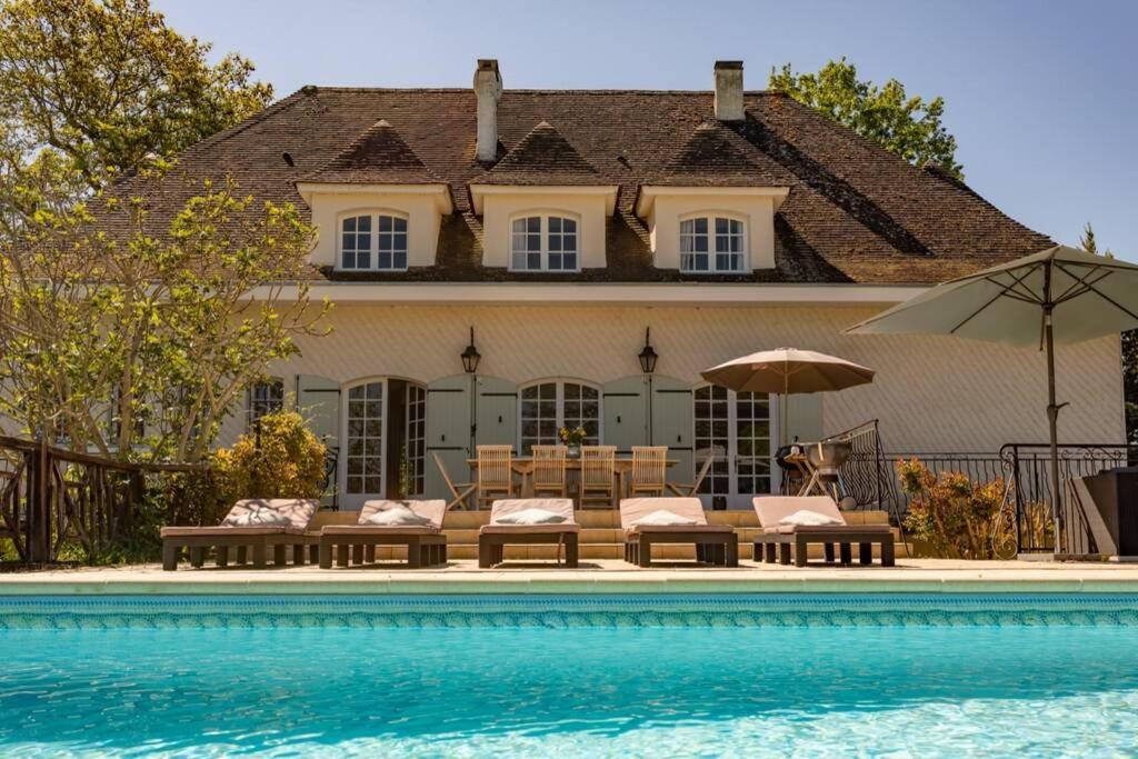 Holiday home Quiet 50's - 12 P. - Private Park & Pool *