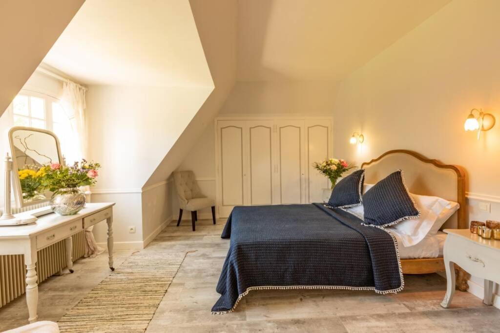 Quiet 50's - 12 P. - Private Park & Pool Holiday home