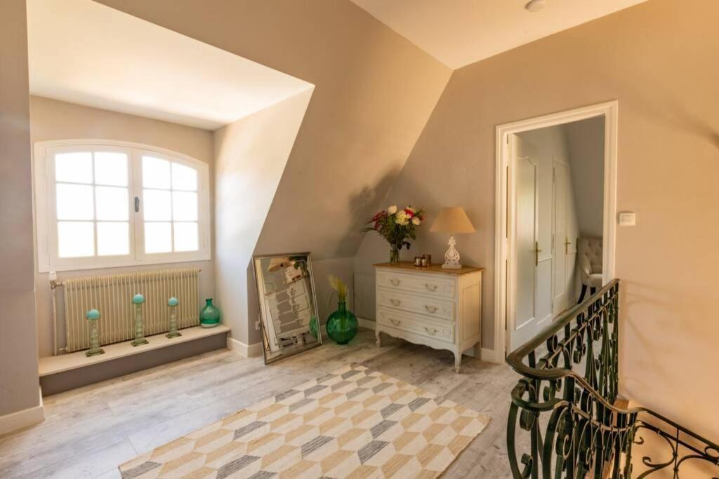 Quiet 50's - 12 P. - Private Park & Pool Holiday home
